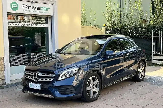 Mercedes-Benz GLA 220