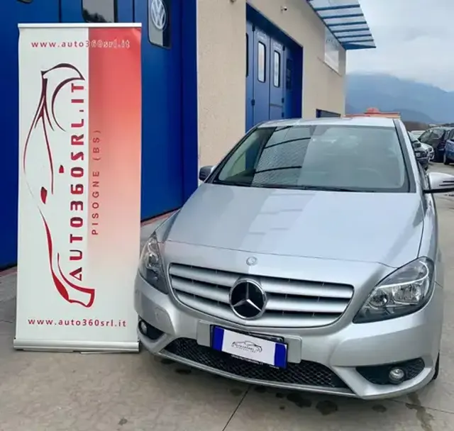 Mercedes-Benz B 180