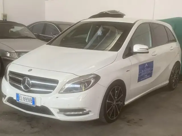 Mercedes-Benz B 200