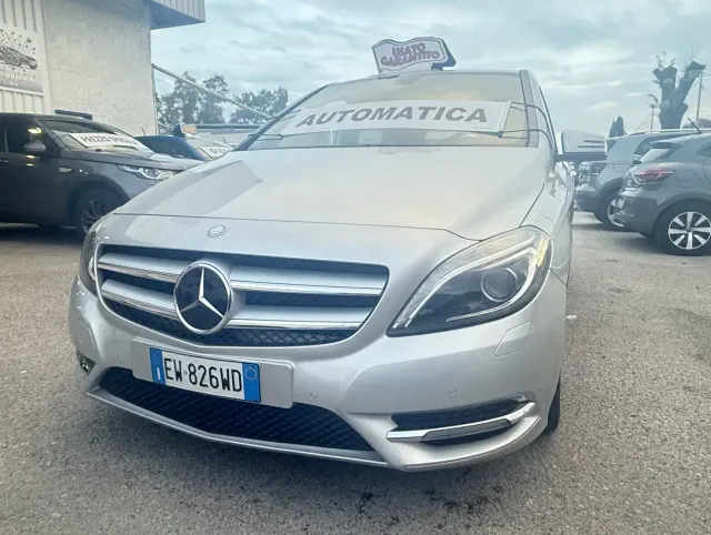 Mercedes-Benz B 180