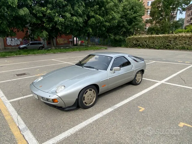 Porsche 928