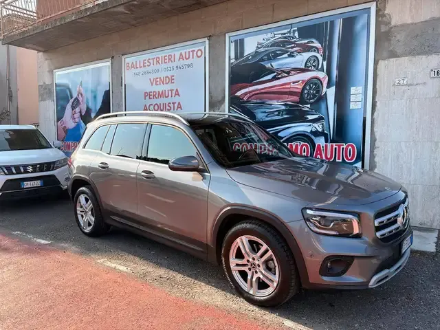 Mercedes-Benz GLB 180