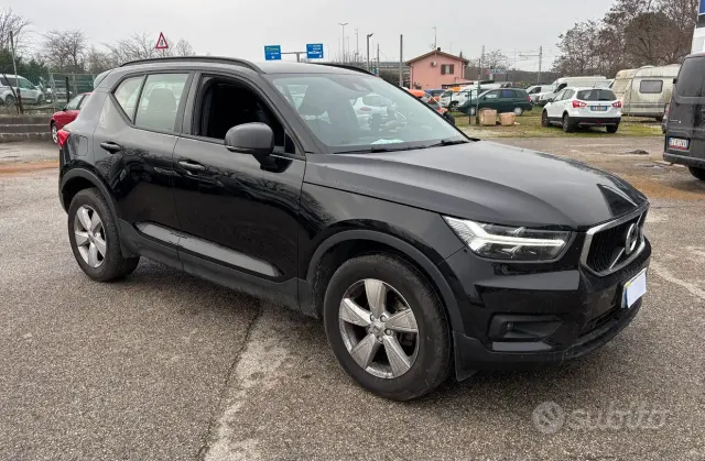 Volvo XC40 (2017-->)