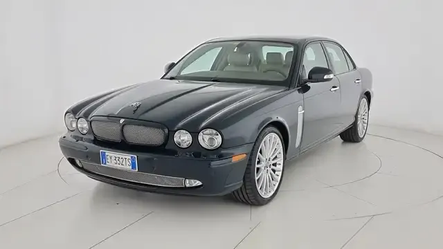 Jaguar XJR