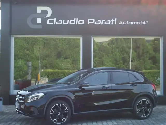 Mercedes-Benz GLA 220