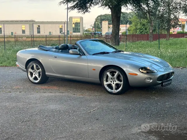 Jaguar XK8/XKR (X100)