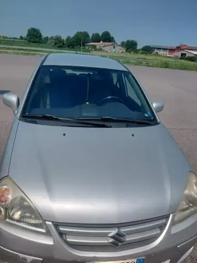 Suzuki Liana
