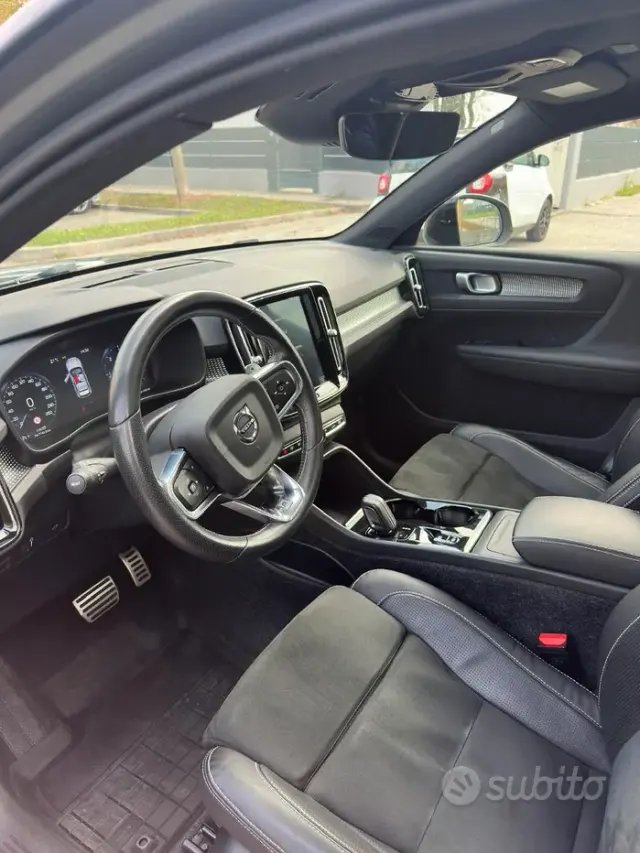Volvo XC40 (2017-->)
