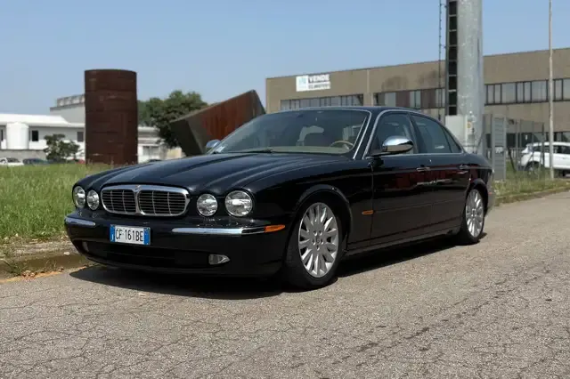 Jaguar XJ8
