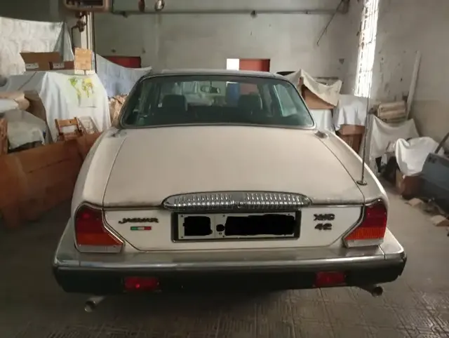 Jaguar XJ6