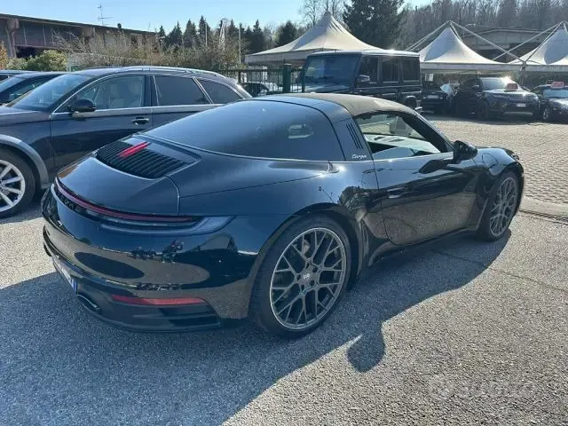 Porsche 911 (992)