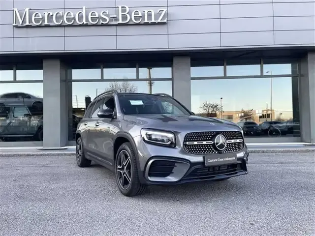 Mercedes-Benz GLB 200