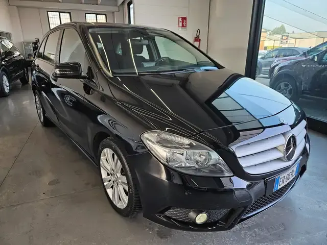 Mercedes-Benz B 180