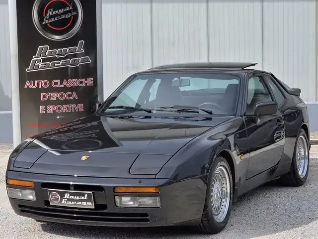 Porsche 944