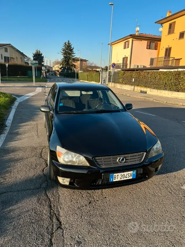 Lexus IS 1ª serie
