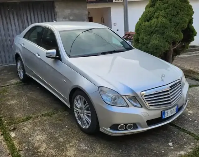 Mercedes-Benz E 220