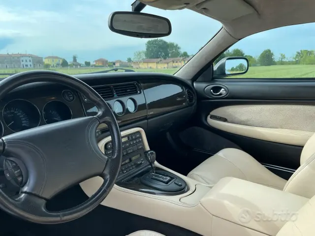 Jaguar XK8/XKR (X100)