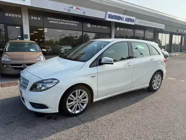 Mercedes-Benz B 180