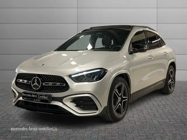 Mercedes-Benz GLA 200