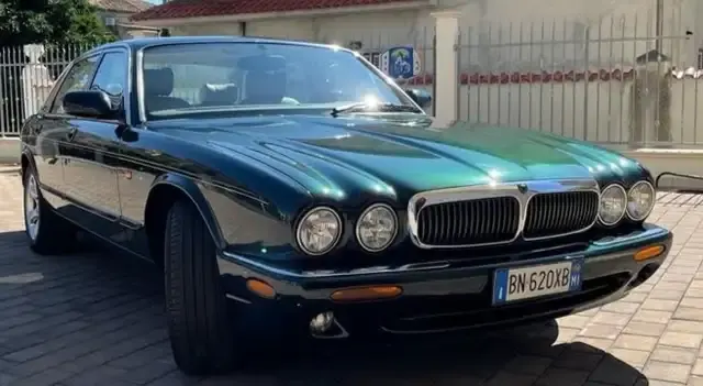 Jaguar XJ8
