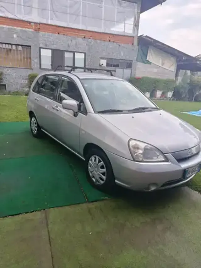 Suzuki Liana