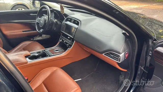 Jaguar XE (X760)