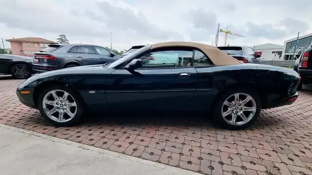 Jaguar XK8