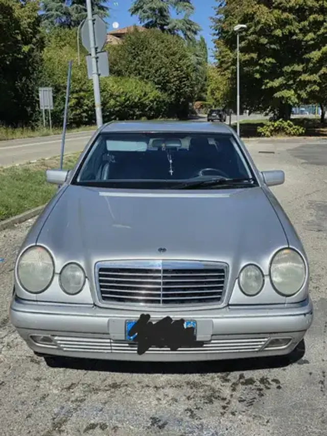 Mercedes-Benz E 200