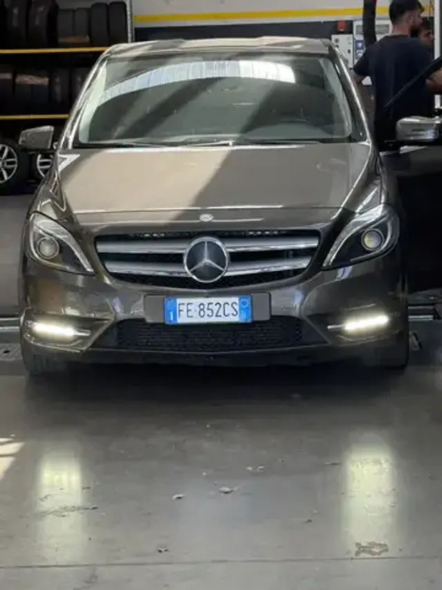 Mercedes-Benz B 180