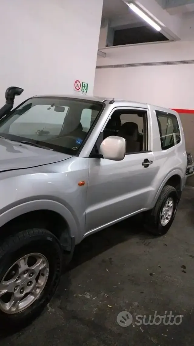 Mitsubishi Pajero (2000-2007)