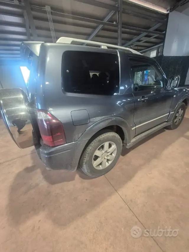 Mitsubishi Pajero (2000-2007)