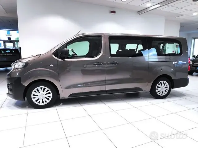 Peugeot Traveller