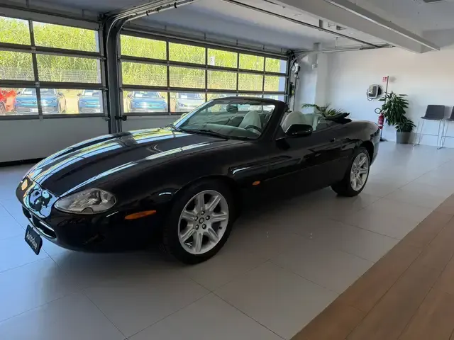 Jaguar XK8