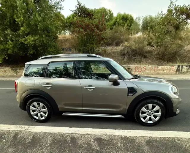 MINI One Countryman