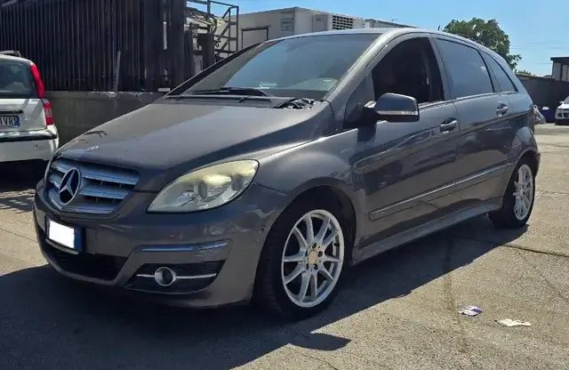 Mercedes-Benz B 200