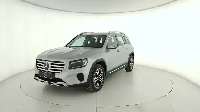 Mercedes-Benz GLB 180
