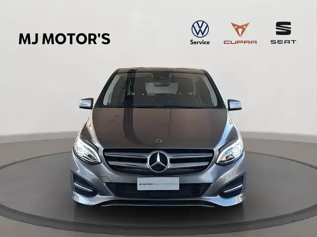Mercedes-Benz B 180