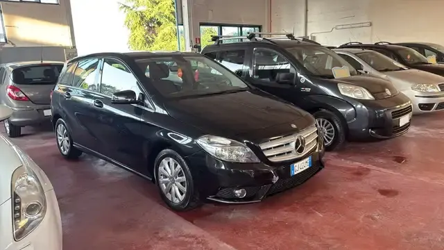 Mercedes-Benz B 180