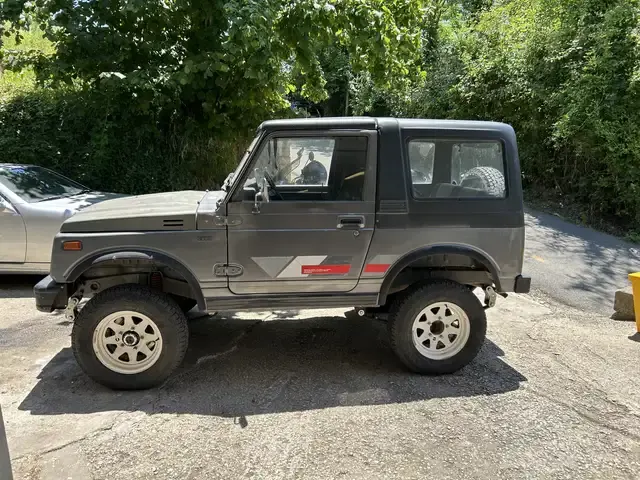 Suzuki Samurai