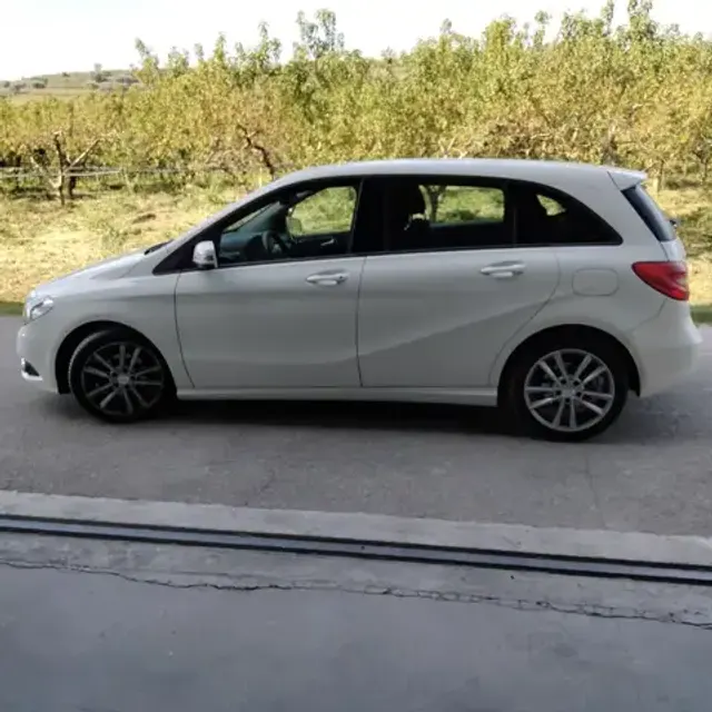 Mercedes-Benz B 180