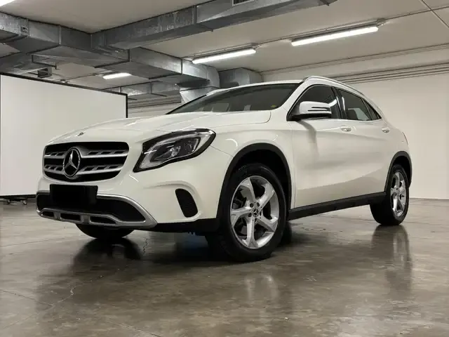 Mercedes-Benz GLA 220