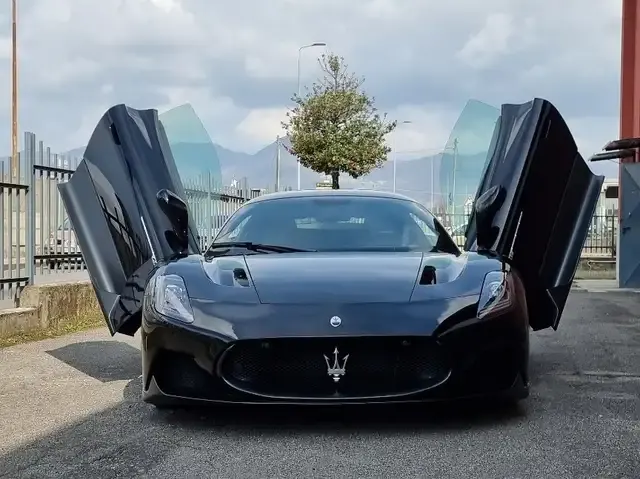 Maserati MC20