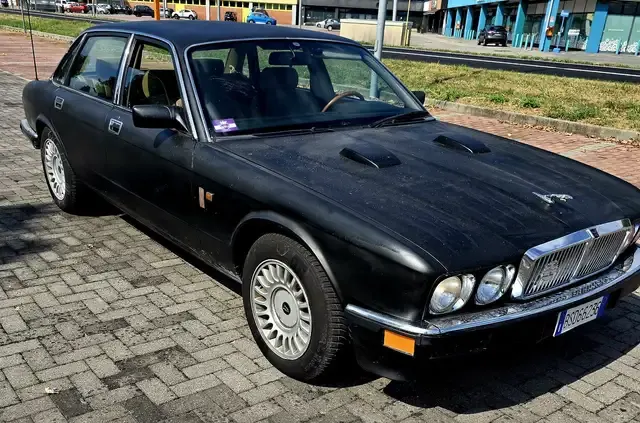 Jaguar XJ6
