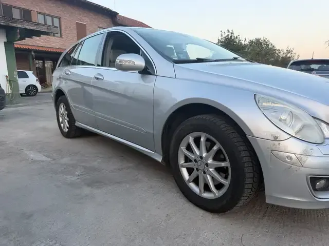 Mercedes-Benz R 320