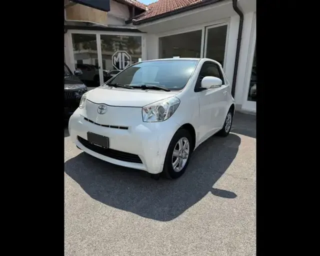 Toyota iQ