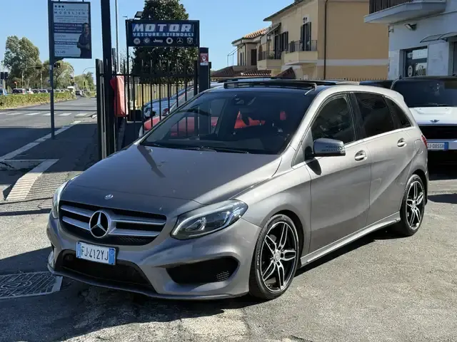 Mercedes-Benz B 180