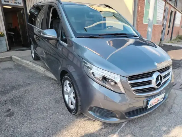Mercedes-Benz V 250