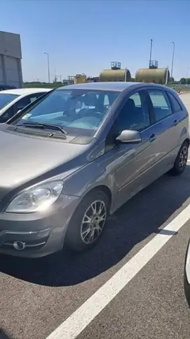 Mercedes-Benz B 200