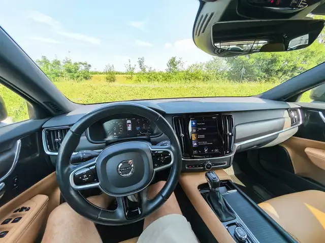 Volvo V90 Cross Country