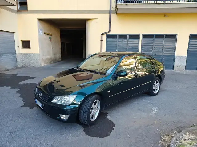 Lexus IS 200